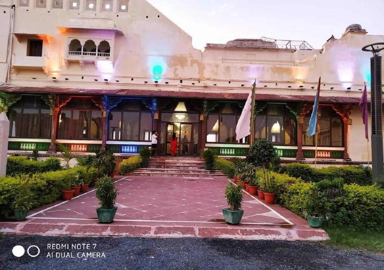 Mpt Sheesh Mahal, Orchha Hotel Exterior photo