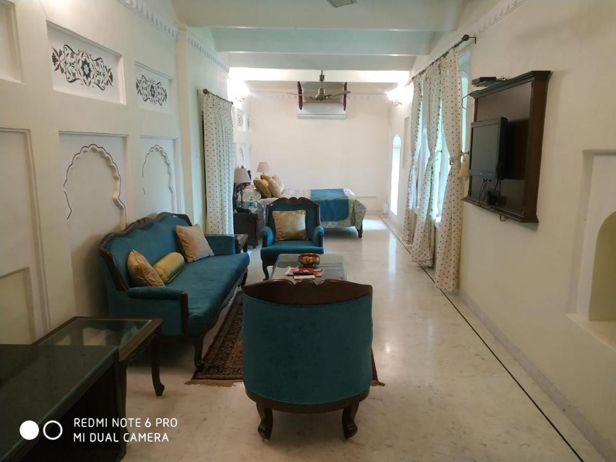 Mpt Sheesh Mahal, Orchha Hotel Exterior photo