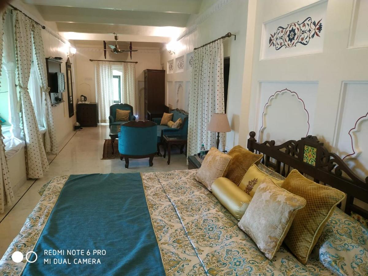 Mpt Sheesh Mahal, Orchha Hotel Exterior photo