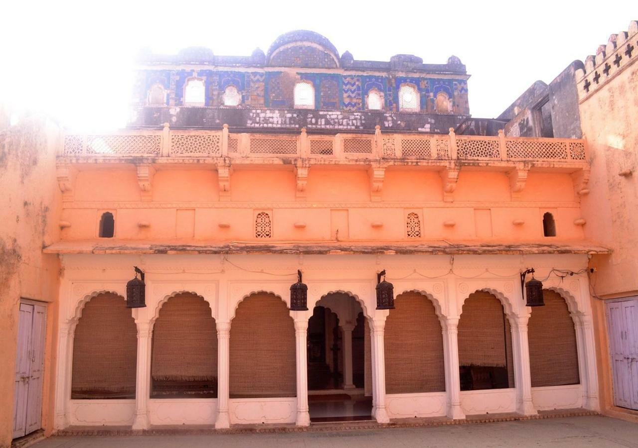 Mpt Sheesh Mahal, Orchha Hotel Exterior photo